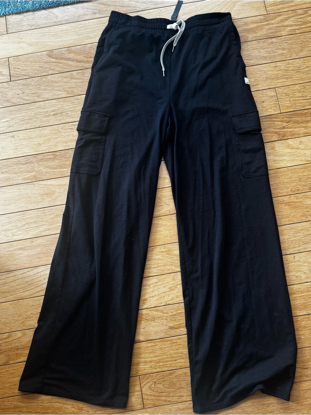 Vuori Halo Wide Leg Cargo Pants Black Athleisure Lounge